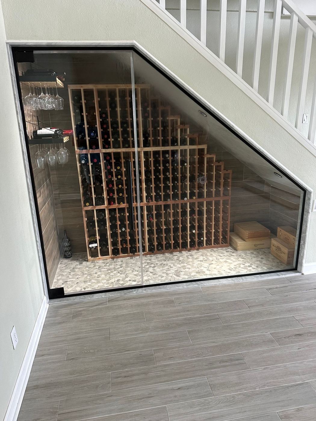 Wine cellar: Glass-enclosed cellar under the stairs